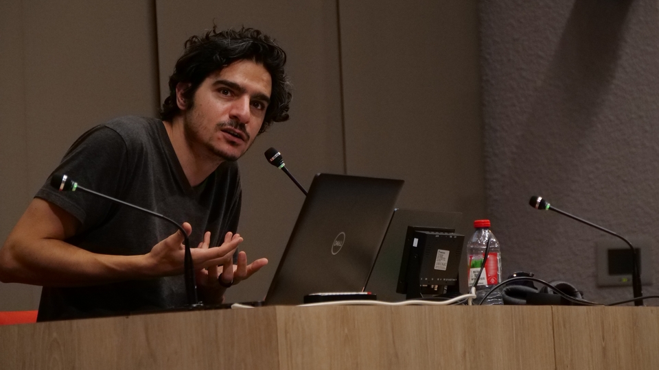 Donnée par Albert Moukheiber, chercheur en neurosciences et psychologue clinicien, la conférence a eu pour objectif d’amener une meilleure compréhension des émotions par le prisme des neurosciences.