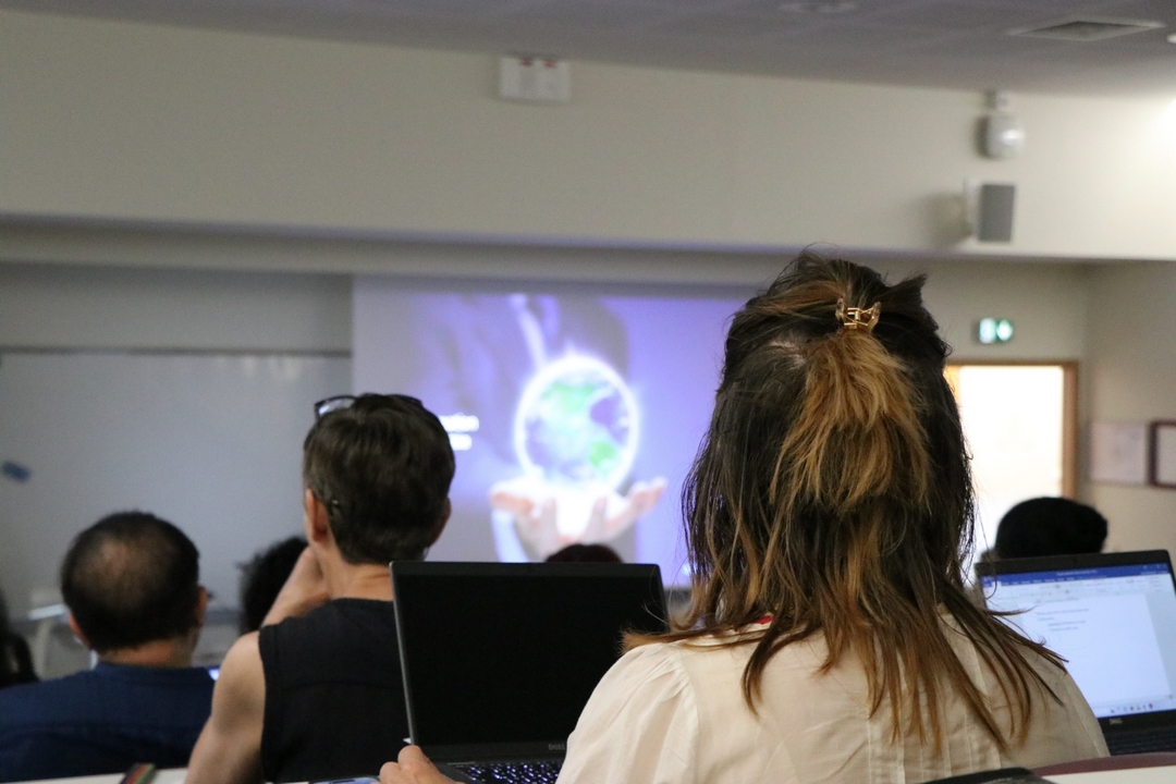 La formation s’est tenue à l’université Paris-Est Créteil et a réuni des intervenants aux profils complémentaires, afin d’apporter une vision interdisciplinaire : socionumérique, judiciaire, psychologique et éducative. 