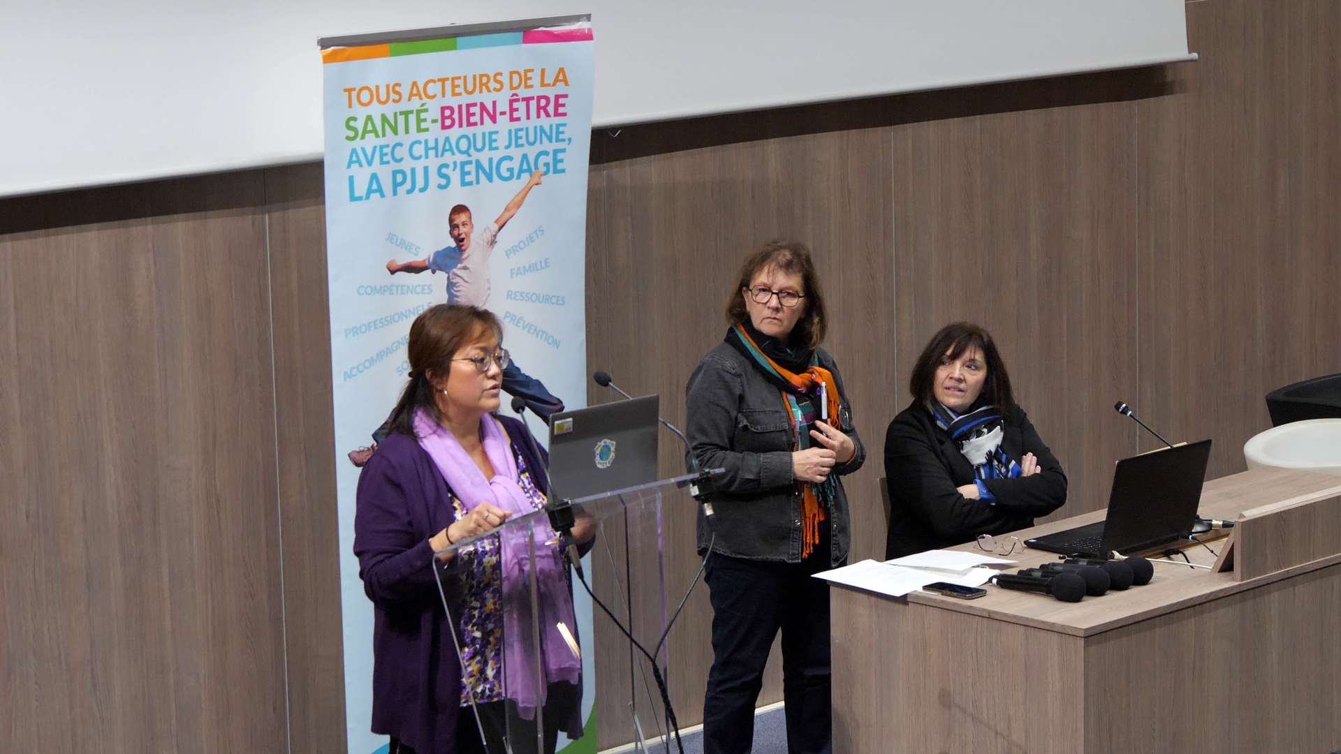 Près d’une cinquantaine de professionnels de la PJJ étaient présents pour cette deuxième édition. La première demi-journée a permis aux participants de partager l’actualité institutionnelle en matière de santé des mineurs sous protection judiciaire ainsi que de travailler, en sous-groupes, autour du module « santé » de la mesure éducative judiciaire.
