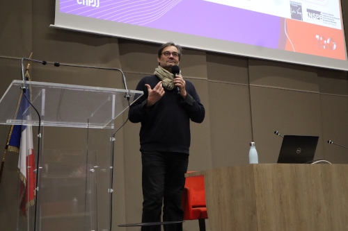 Lors d’une première conférence, Sébastien Ledoux, historien de la mémoire, maître de conférences à l'Université de Picardie Jules Verne à Amiens, a dressé un panorama historique de la laïcité, des premiers jalons de tolérance religieuse jusqu’à la loi de 1905 et ses prolongements contemporains.