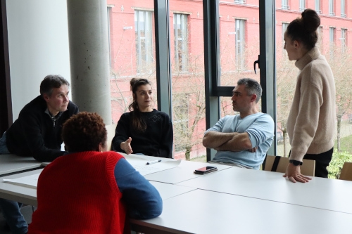 L’après-midi, plusieurs ateliers ont permis aux participants de relier les enjeux théoriques aux réalités du terrain. Sport et mixité, formation, culture, neutralité en hébergement judiciaire… les discussions ont montré combien la laïcité, loin d’être un carcan, reste un principe vivant et une ressource éducative.