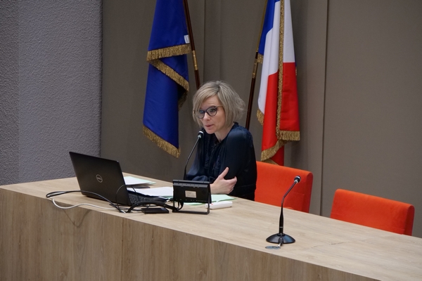 Au cours de cette première semaine de rentrée, la question de l’égalité et de la diversité a tenu une place particulière. Charlotte Beluet, Haute fonctionnaire à l’égalité femmes-hommes et à la diversité, est venue leur présenter les politiques portées par le ministère de la Justice en la matière.