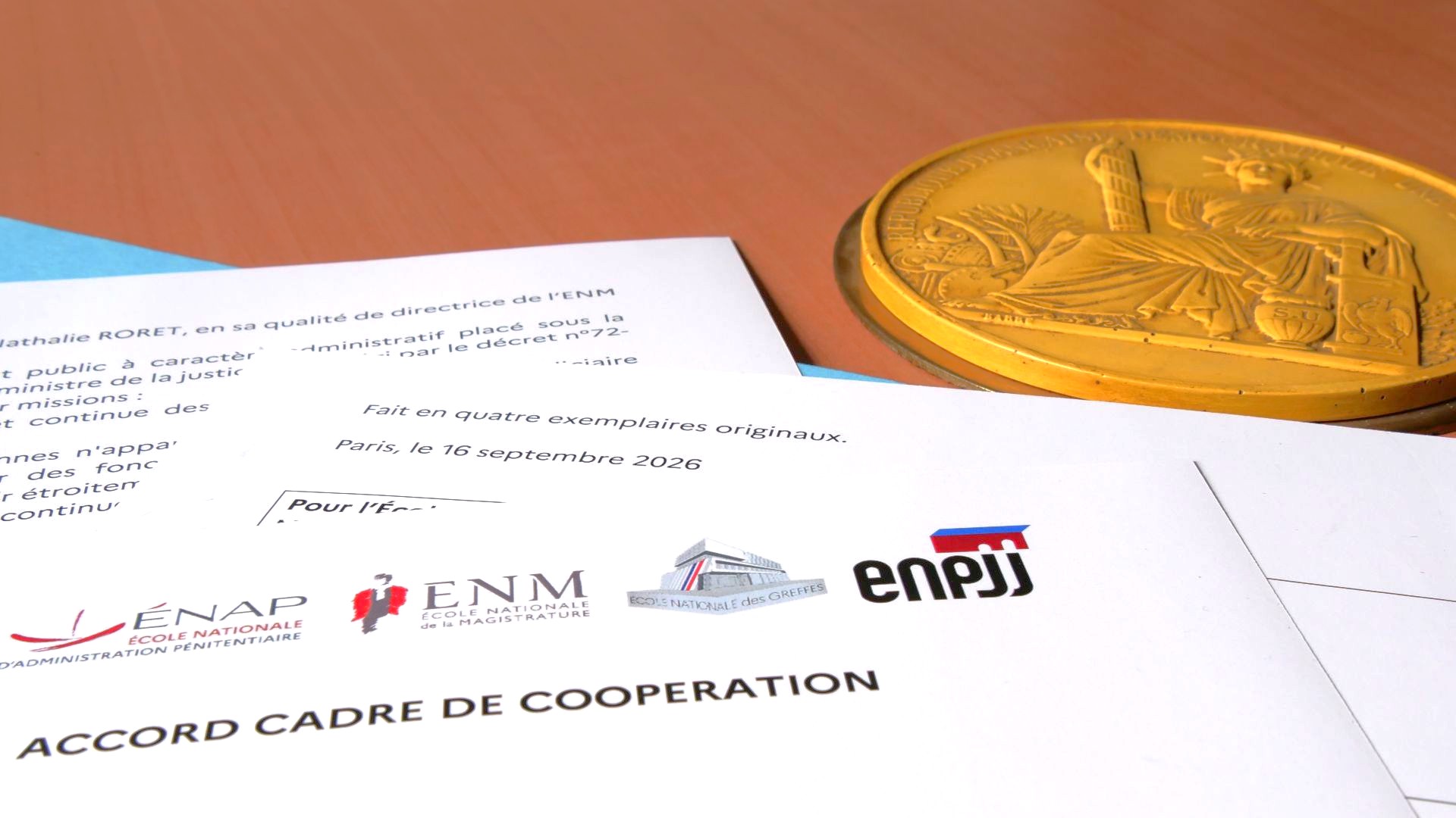 Le 16 septembre 2026, le partenariat liant les quatre écoles du ministère de la Justice s’est vu renforcé par la signature d’un accord cadre réaffirmant la volonté de structurer et d’amplifier leurs actions communes au bénéfice des apprenants. Le 16 septembre 2026, le partenariat liant les quatre écoles du ministère de la Justice s’est vu renforcé par la signature d’un accord cadre réaffirmant la volonté de structurer et d’amplifier leurs actions communes au bénéfice des apprenants.