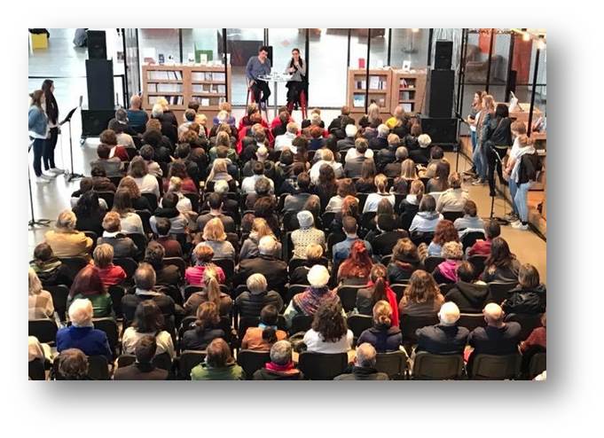 L’exposition « Mauvaises filles » investit le Quai d’Angers. Le vernissage de l’exposition, agrémenté d’une conférence et d’une séance de dédicaces, a rassemblé plus de 200 personnes. 