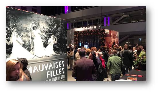 La soirée s’est achevée sur le vernissage de cette magnifique exposition qui aborde la question du regard posé sur la déviance juvénile féminine par la justice et la société du XIXème au XXIème siècle. La soirée s’est achevée sur le vernissage de cette magnifique exposition qui aborde la question du regard posé sur la déviance juvénile féminine par la justice et la société du XIXème au XXIème siècle.
