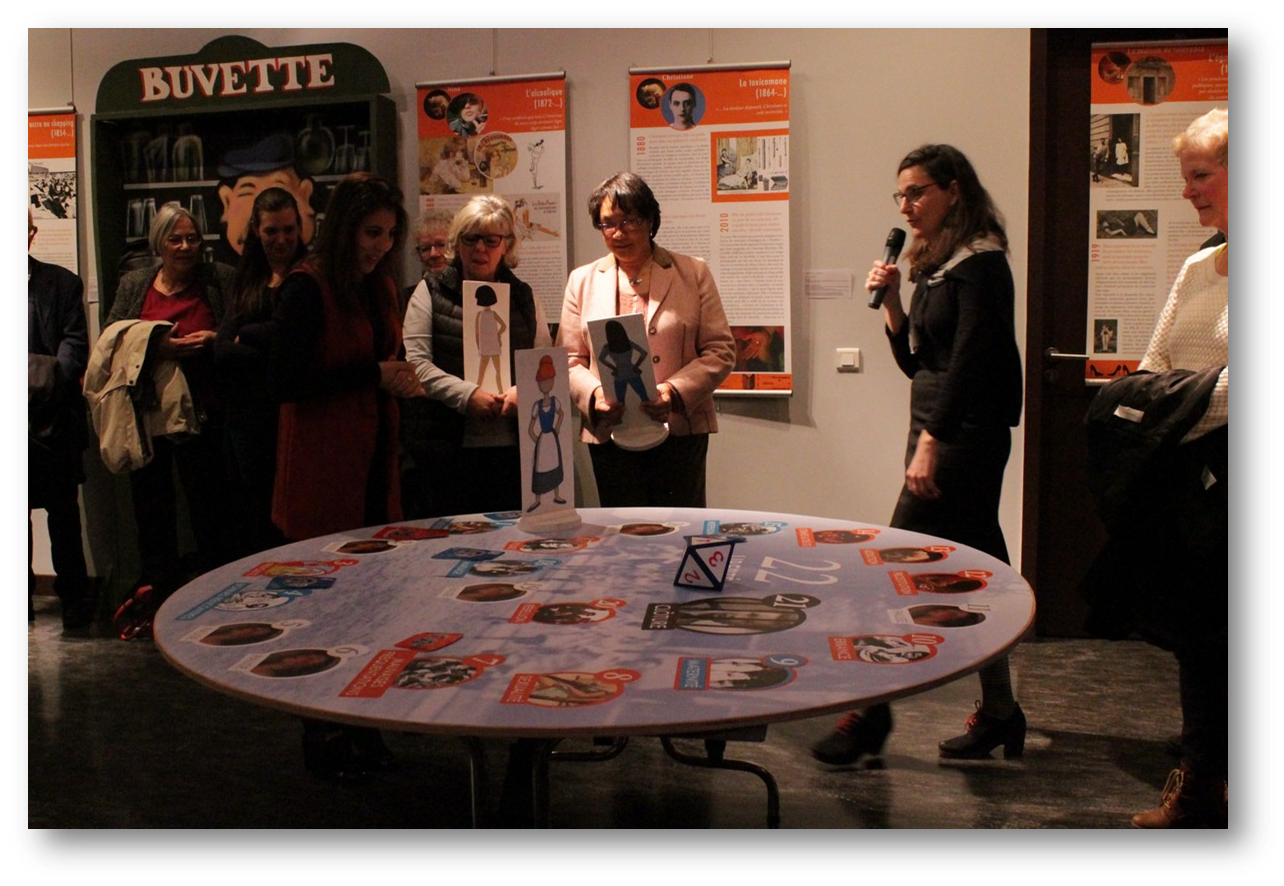Véronique BLANCHARD, responsable du centre d'exposition historique de Savigny-sur-Orge et commissaire de l'exposition consacrée aux mauvaises filles, lors de l'après-mdii du 8 mars. 