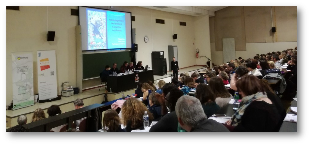 Au cours de la seconde journée, des professionnels et praticiens ont tour à tour présenté des modalités de prise en charge diversifiées, à destination des victimes comme des auteurs d’inceste.